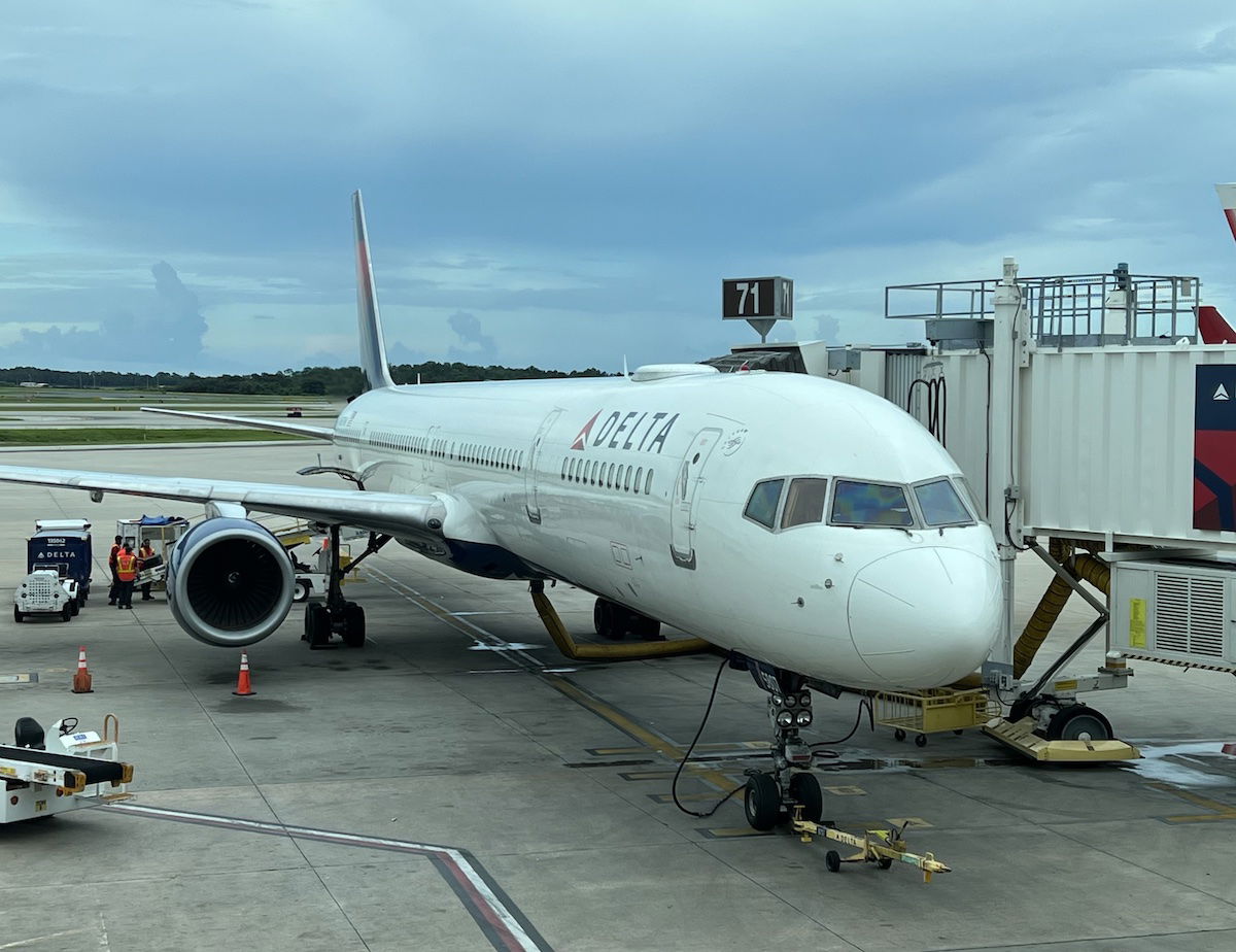 Las Vegas Delta airline passengers stuck in cabin for hours in 100