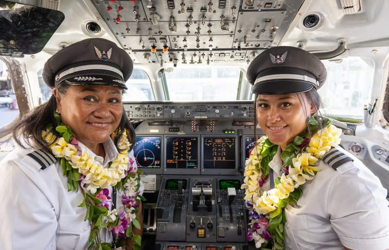 Hawaiian Airlines Mother & Daughter Pilot Duo Take Flight