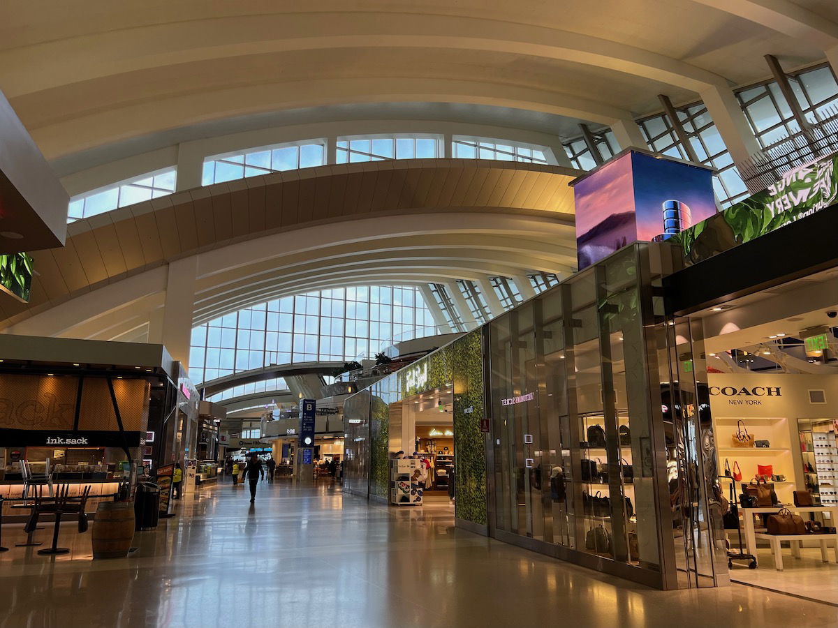 Gorgeous: LAX Midfield Satellite Concourse - One Mile at a Time