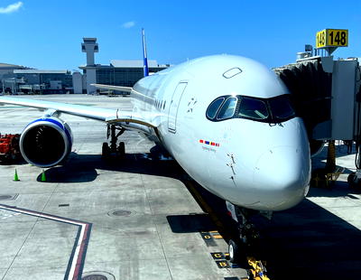LAX Plane Spotting, 21,000+ Steps At A Time - One Mile at a Time