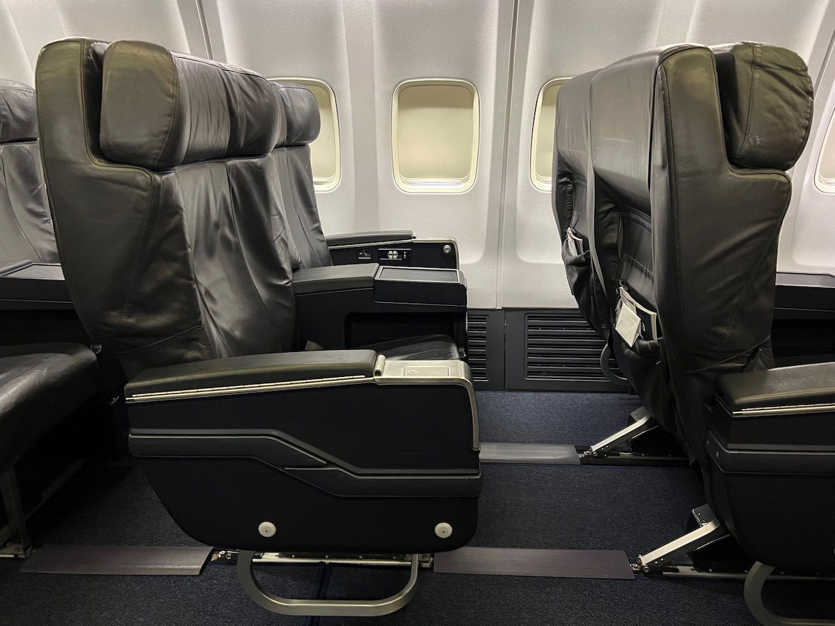 Boeing First Class Seats United Elcho Table