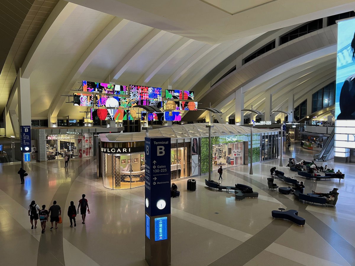 Louis Vuitton makes spectacular airport debut at Incheon : The