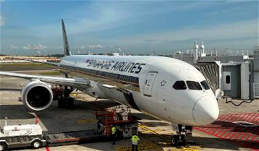 Singapore Airlines Pays Staff 8-Month Salary Bonus After Record Profits
