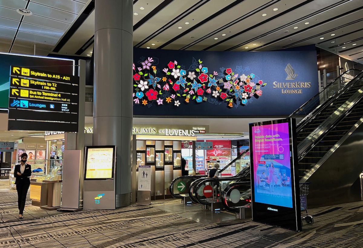 The Singapore airport and the @singaporeair lounge are both next level. In  the lounge, you can serve your own hard liquor, beer and duck…