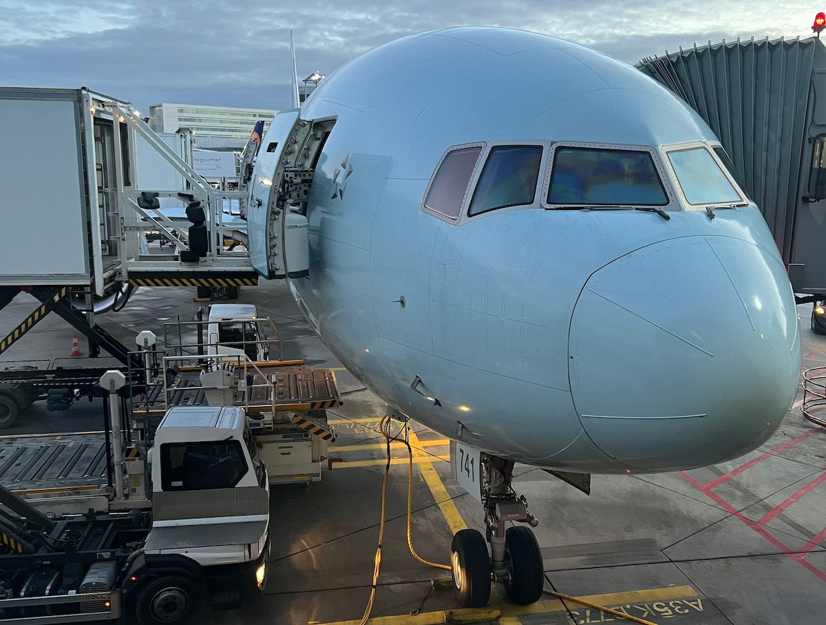 Review: Air Canada Business Class 777 (FRA-YYZ) | LaptrinhX / News