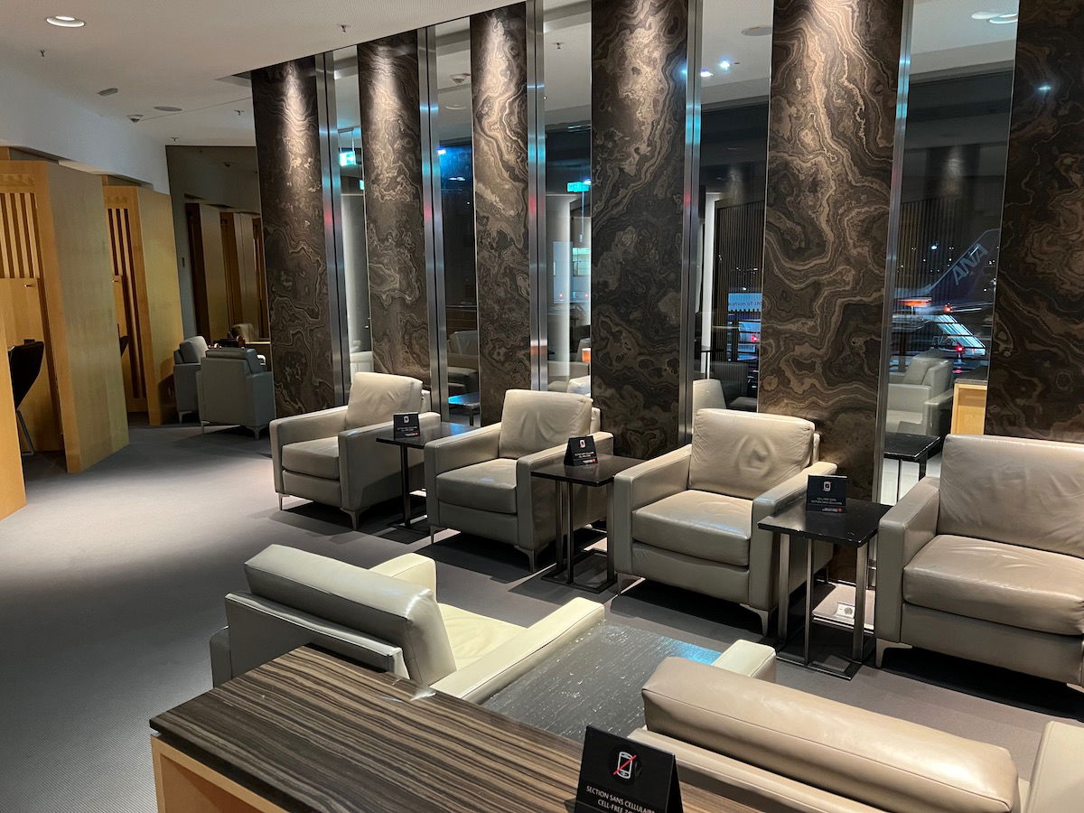 Review Air Canada Maple Leaf Lounge Frankfurt FRA One Mile At A Time   Air Canada Lounge Frankfurt 14 