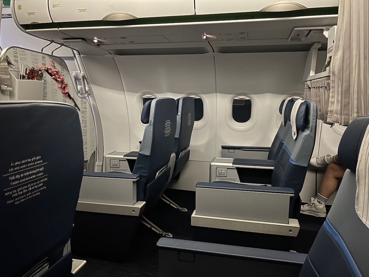 Review Bamboo Airways Business Class A Neo SGN HAN LaptrinhX News