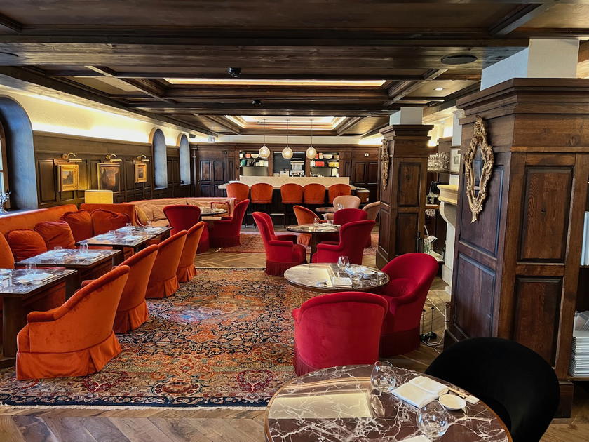 Elegant hotel suite at Airelles Val d'Is&egrave;re