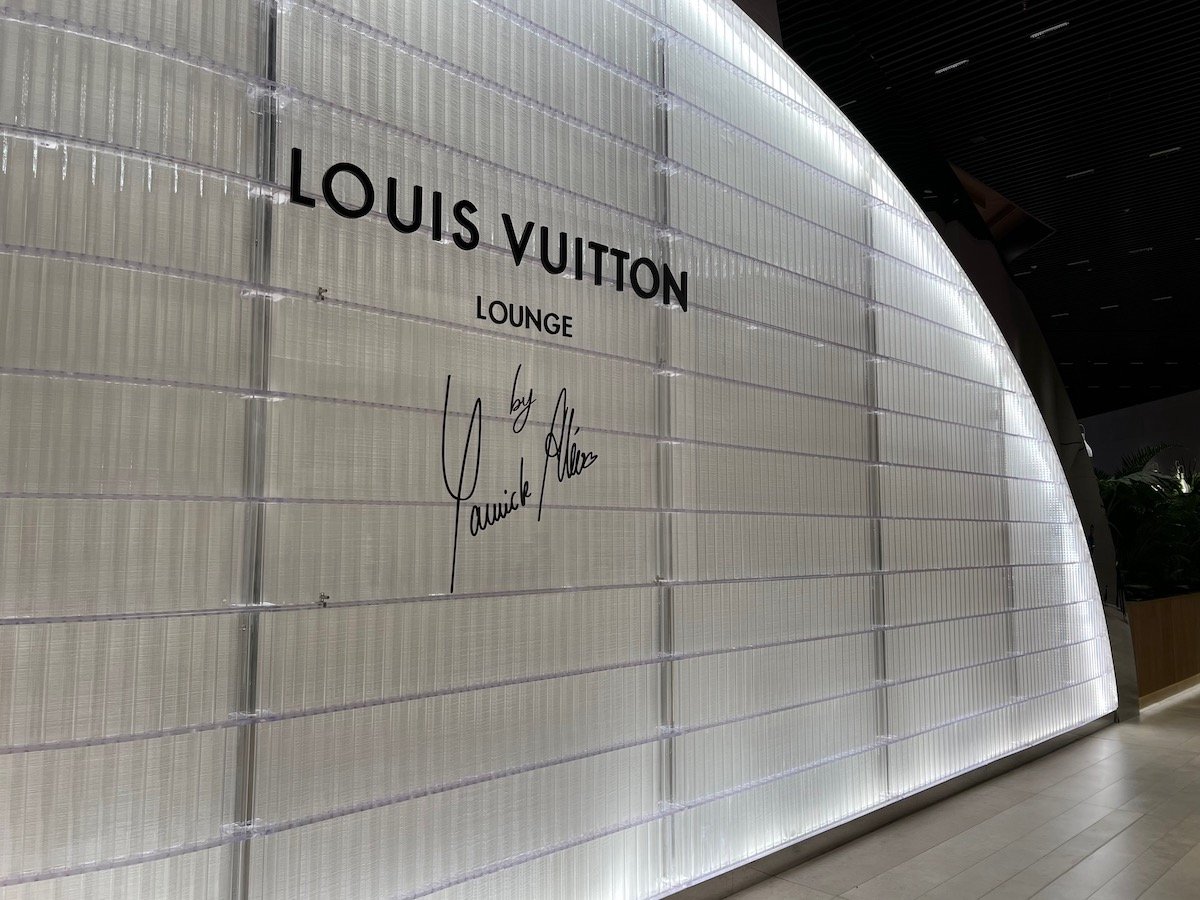 LOUIS VUITTON´S First Airport Store & VIP Lounge - Doha Intl