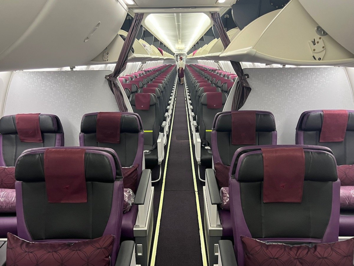 تحلق طائرة الخطوط الجوية القطرية الجديدة من طراز بوينج 737 ماكس