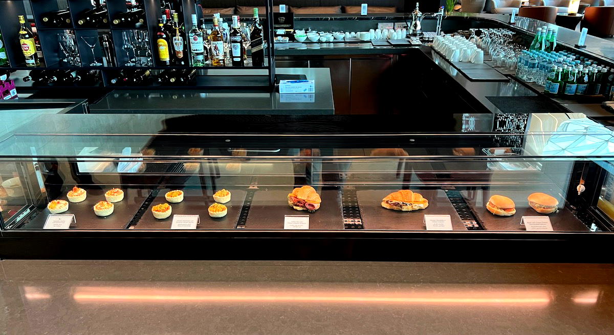 Review Qatar Airways Al Mourjan Garden Business Lounge Doha Airport