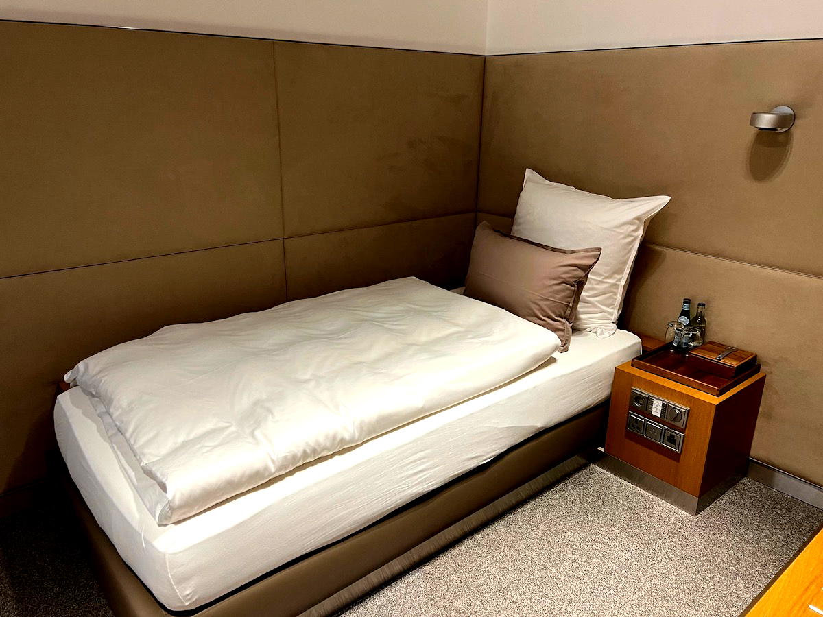 Which Airline Lounges Have Correct Bedrooms? Which Airline Lounges Have Correct Bedrooms?