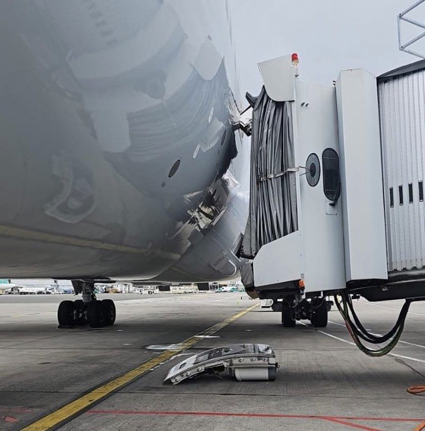 American Boeing 787 Loses Door Due To Dublin Airport Jet Bridge ...