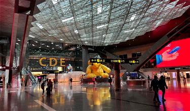 Legend: Qatar Airways CEO Roams Airport, Helps Passengers