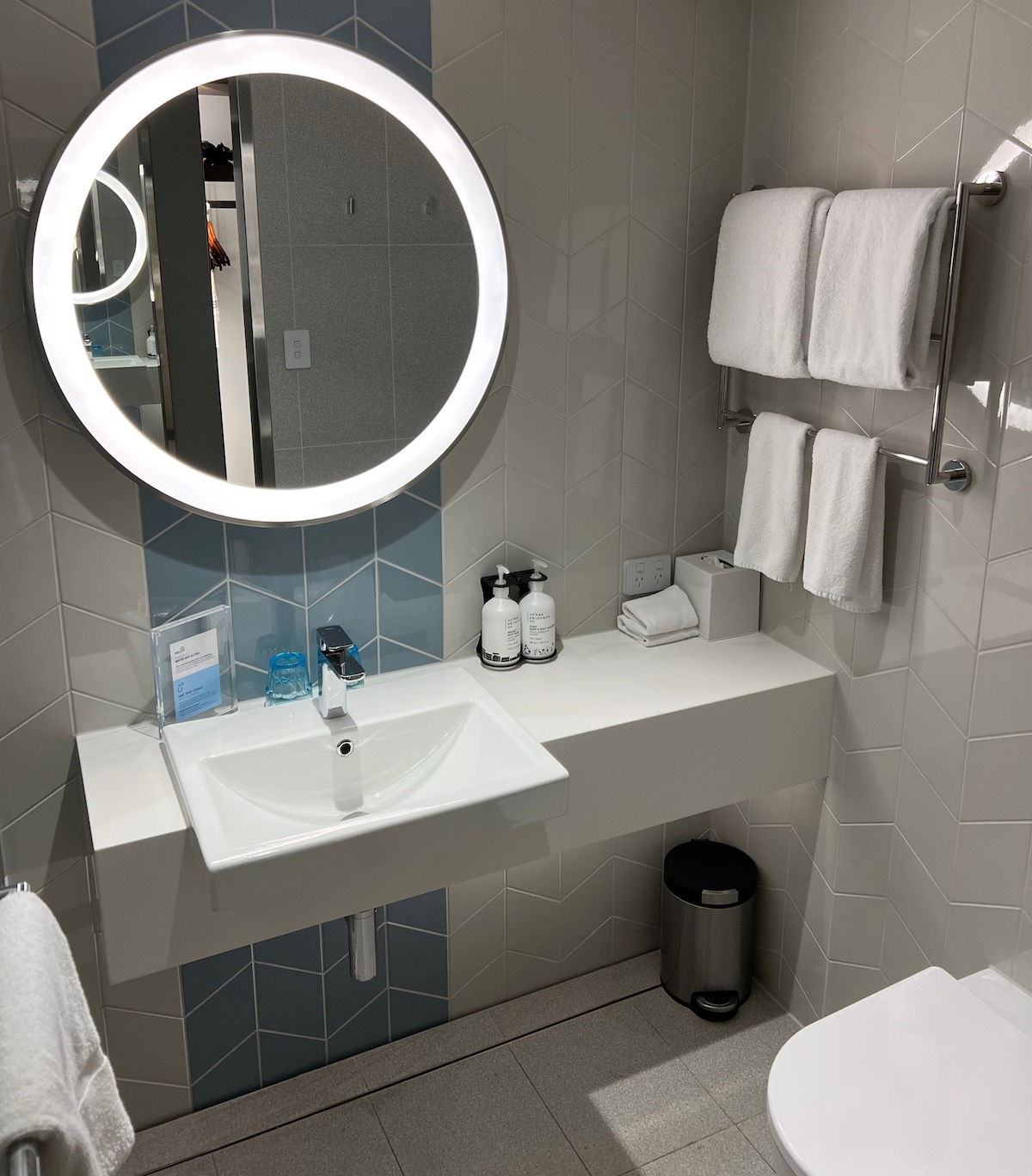 Review: Holiday Inn Express Sydney Airport (SYD) - One Mile at a Time