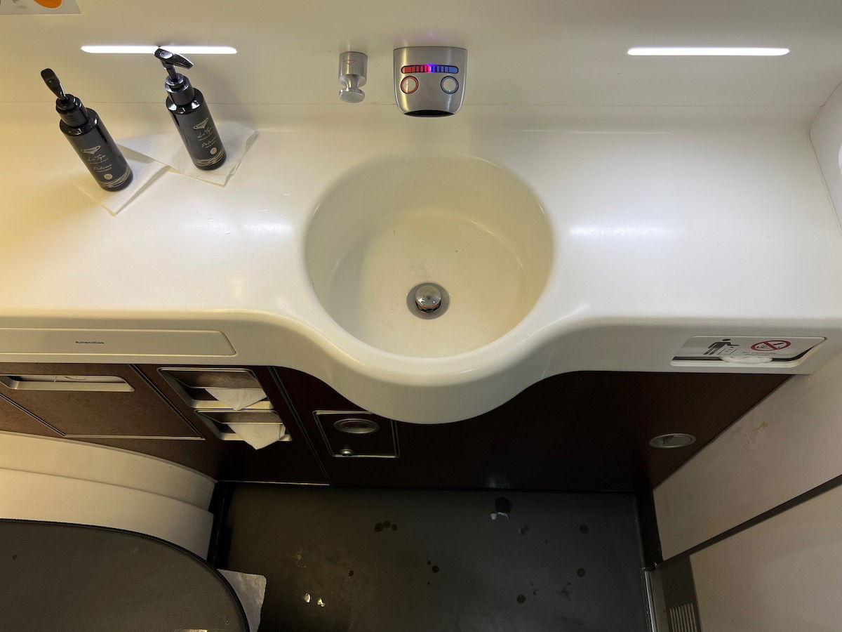 qantas a380 first class bathroom