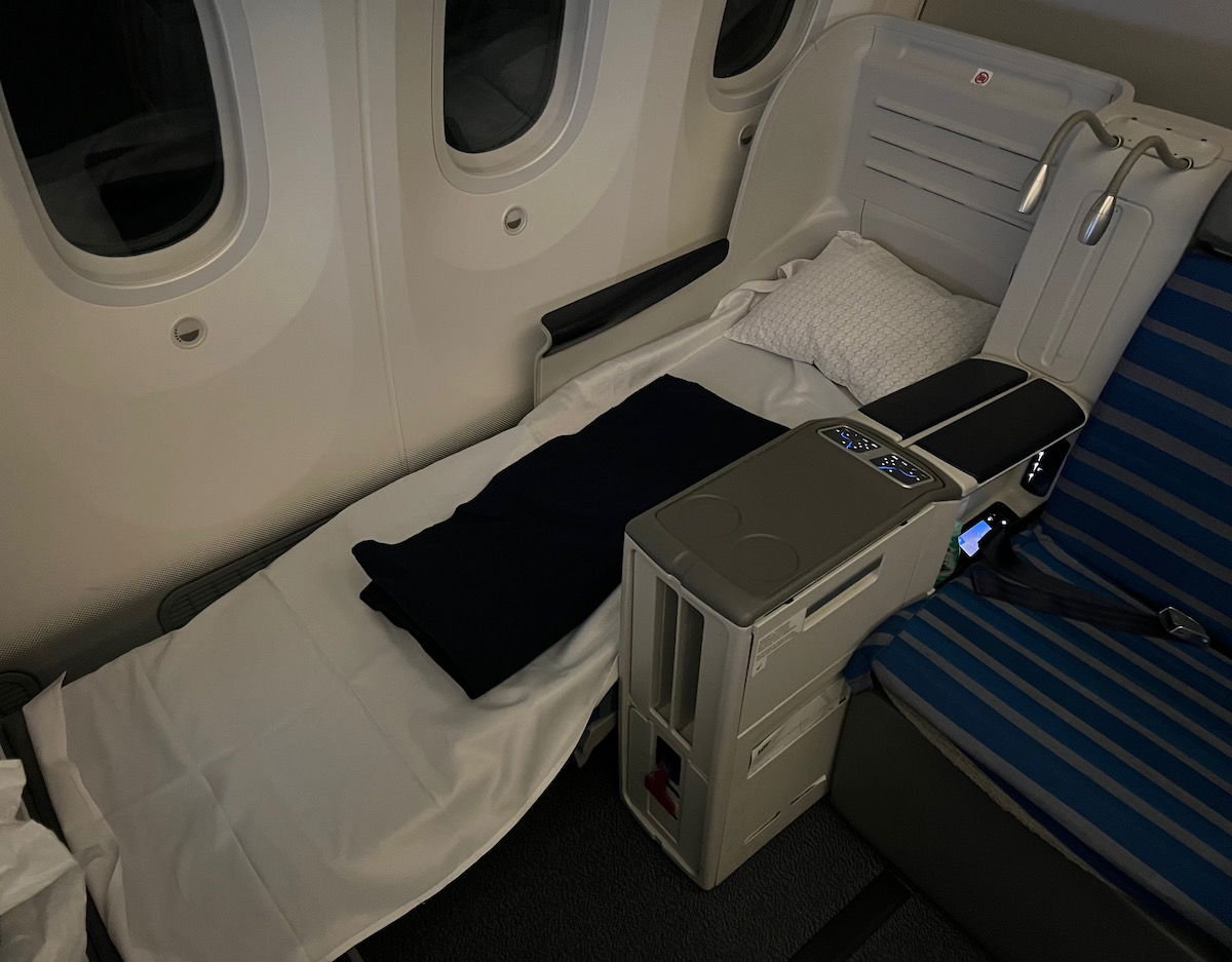 LOT Polish Airlines review: 787-8 economy class Los Angeles to