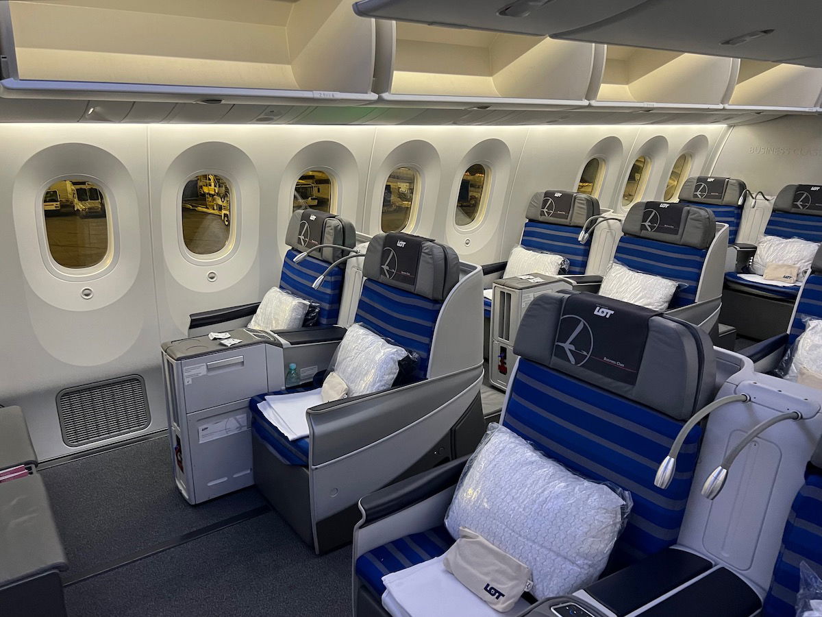 Review: LOT Polish Airlines Business Class 787 (ORD-WAW) - One Mile at ...