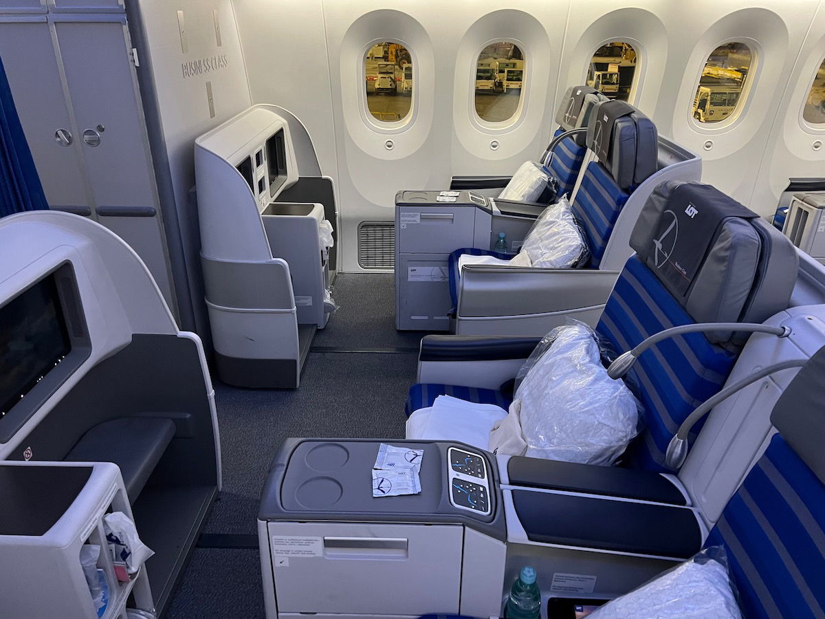 LOT Polish Airlines review: 787-8 economy class Los Angeles to Warsaw –  SANspotter