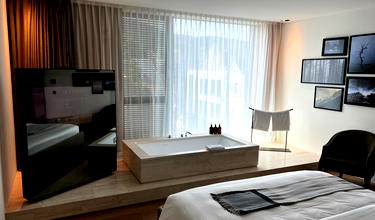 14 Of My Biggest Hotel Pet Peeves, From Decorative Pillows To Destination Fees