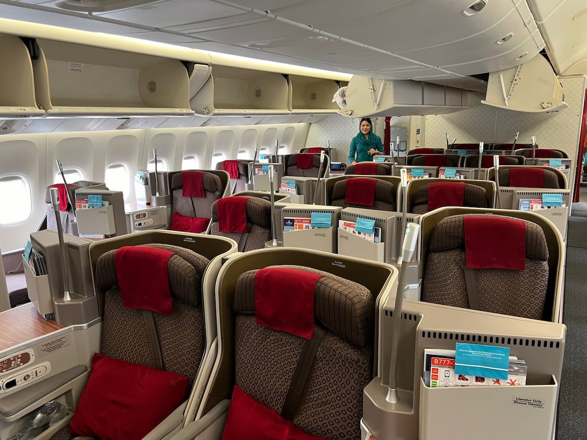 Which Airlines Have The Best Flight Attendants Here Are My Favorites 