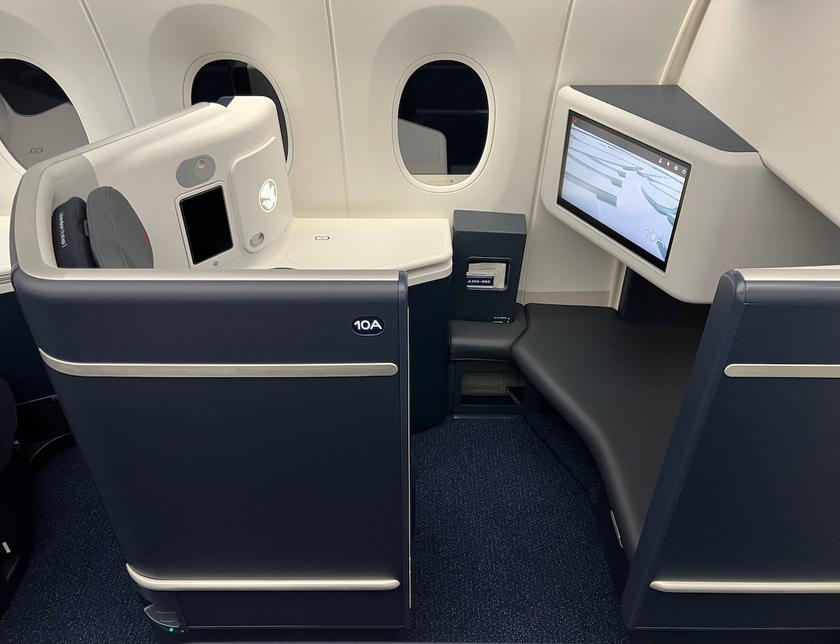 Bulkhead business class seats aboard an Air France Airbus A350-900