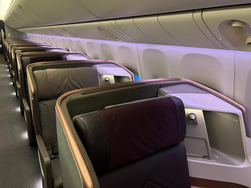 Singapore Airlines 777 business class cabin