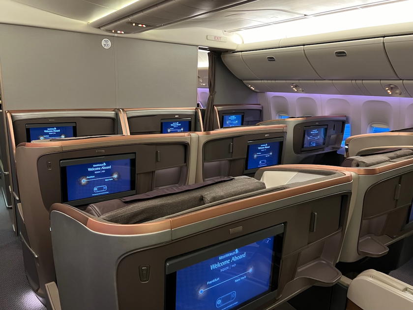 Singapore Airlines business class cabin on a Boeing 777