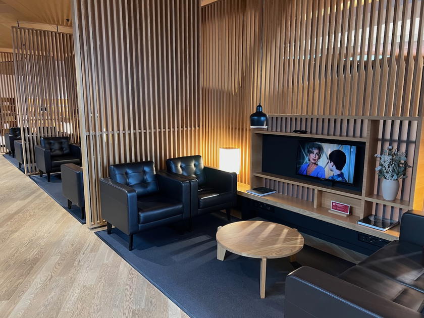 Private lounge seating nooks in the SWISS First Lounge Zurich Terminal A