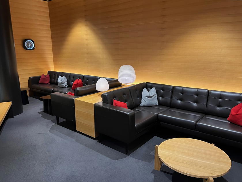 Seating area across from the workstations in the SWISS First Lounge Zurich Terminal A
