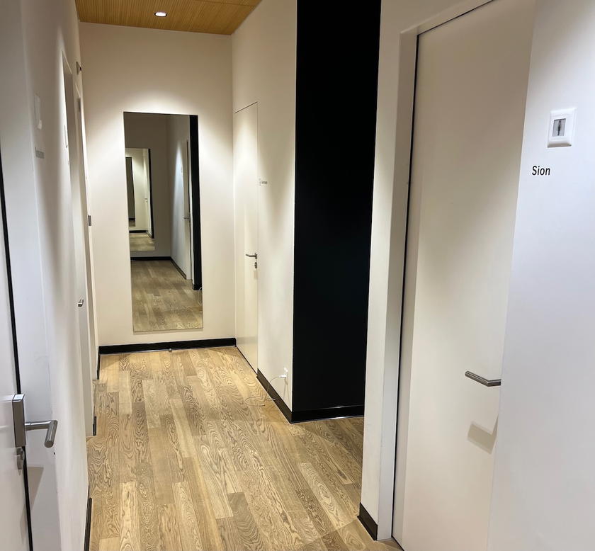 Entrance to one of the four shower suites in the SWISS First Lounge Zurich