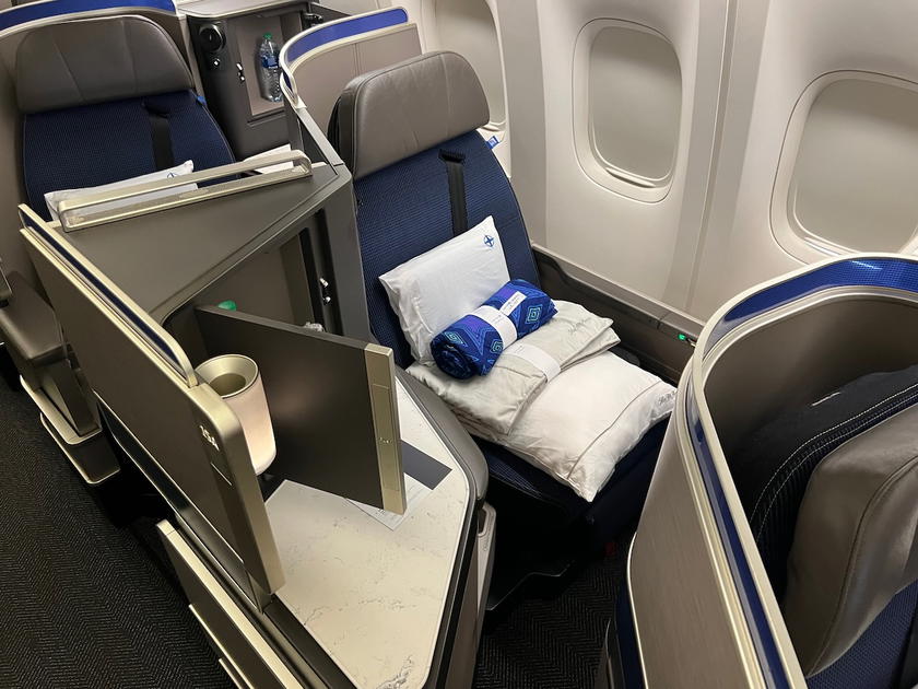 United Polaris business class cabin aboard a Boeing 777