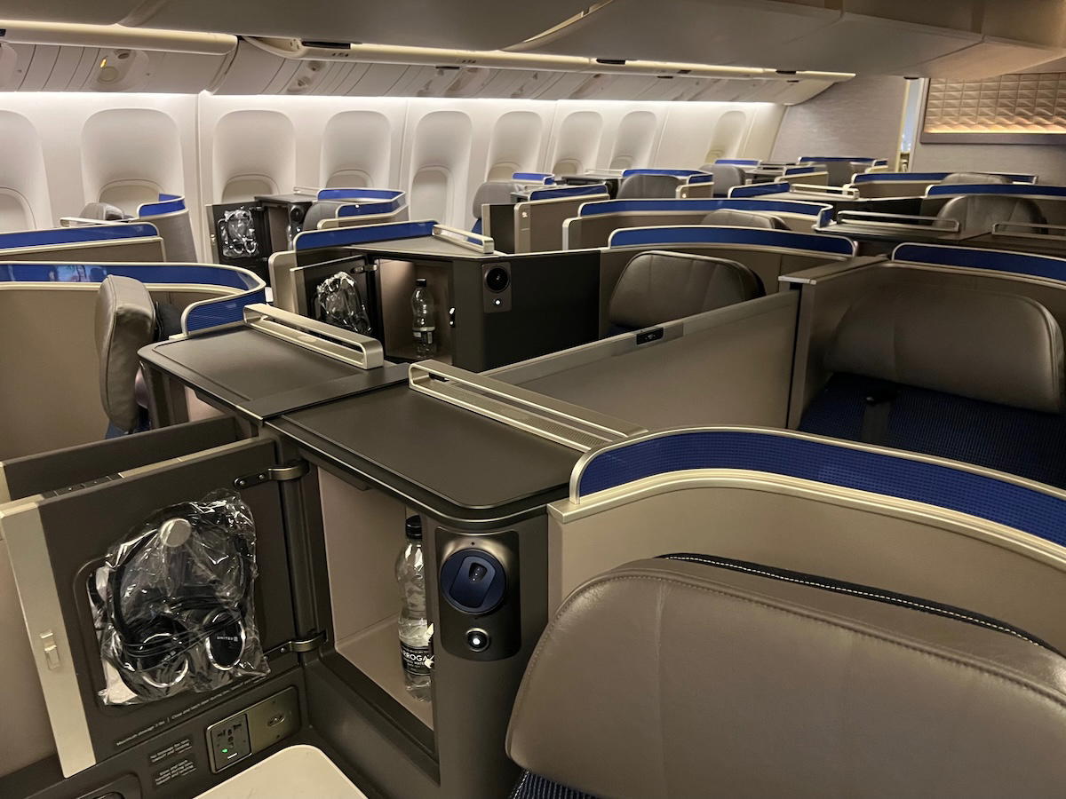 6 Reasons Service On US Airlines Is Inconsistent, Often Bad
