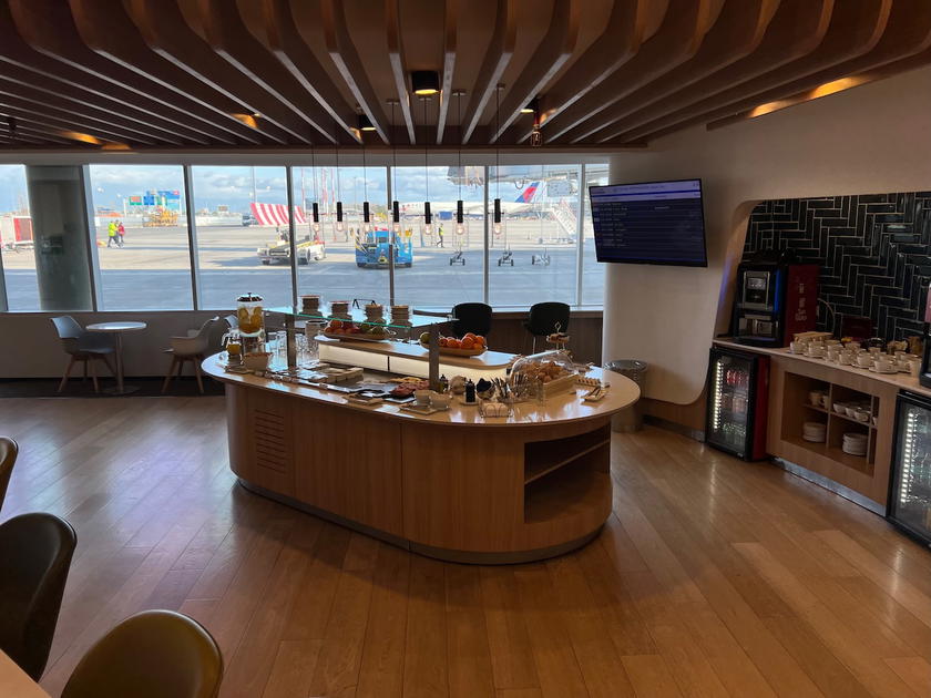 Interior of the SkyTeam lounge in Santiago