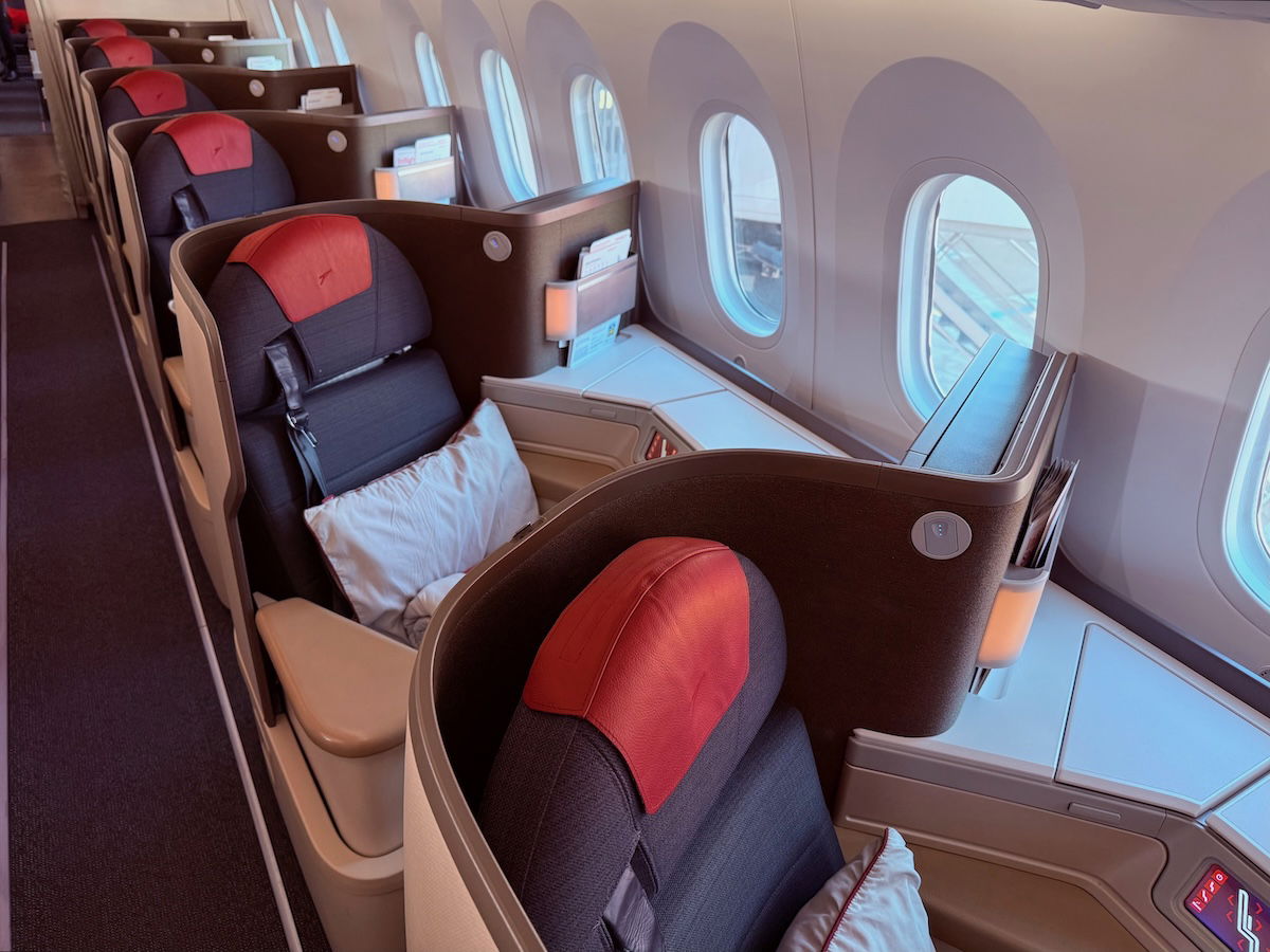 Austrian 787 Enterprise Class: A Pretty Flight With Tasty Meals!