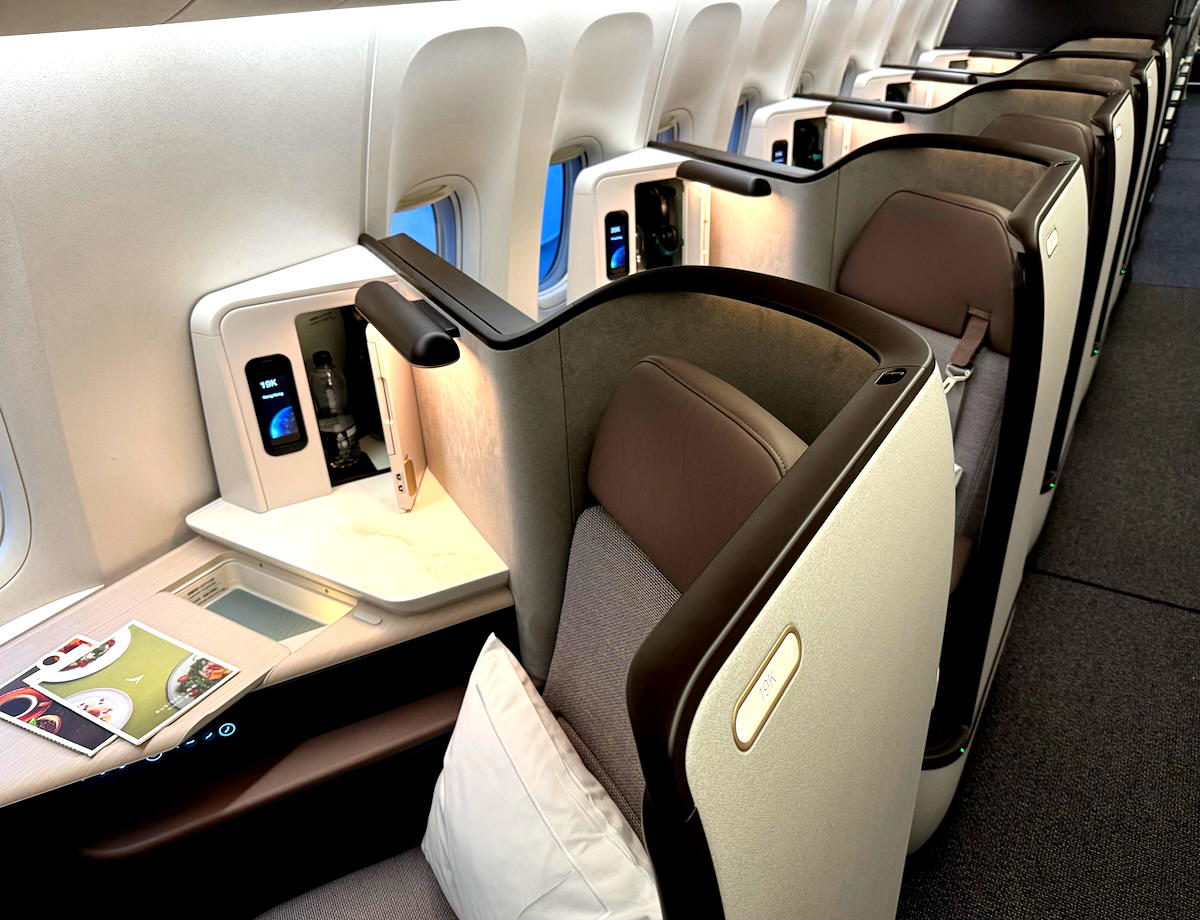 Cathay Pacific 777 Aria Suite Enterprise Class: Nice Seat, Stellar Tech! Cathay Pacific 777 Aria Suite Enterprise Class: Nice Seat, Stellar Tech!