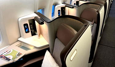 Cathay Pacific 777 Aria Suite Business Class: Great Seat, Stellar Tech!