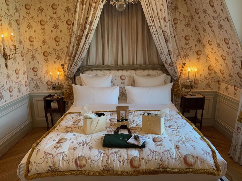 A guest room at Airelles Ch&acirc;teau de Versailles, Le Grand Contr&ocirc;le