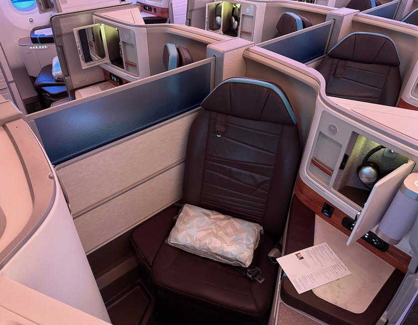 Hawaiian Airlines 787 first class cabin seats