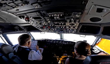 Epic: Thai King & Queen Pilot Their Own 737 For Bhutan State Visit