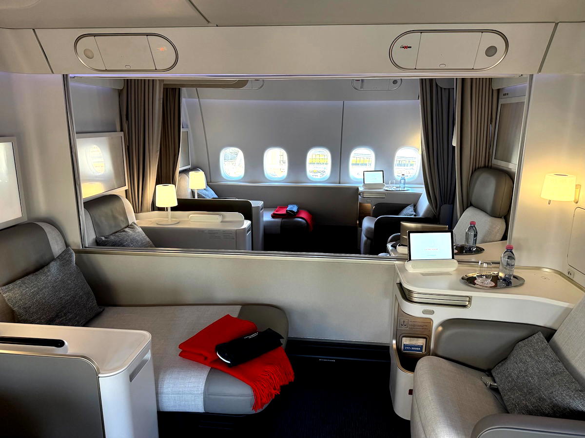 Review: New Air France La Premiere First Class Suite Boeing 777 (CDG-JFK)