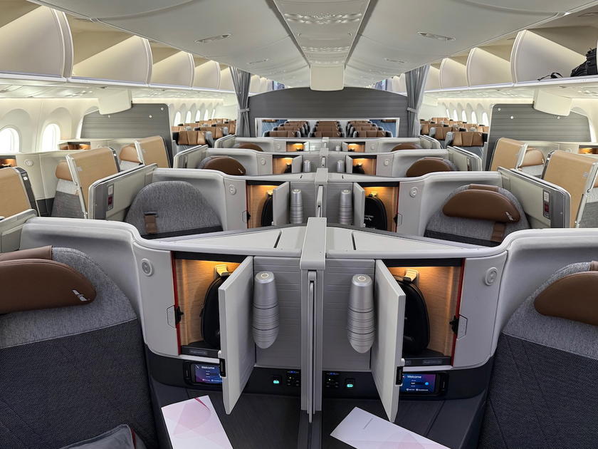 American Airlines 787 business class cabin with lie-flat seats