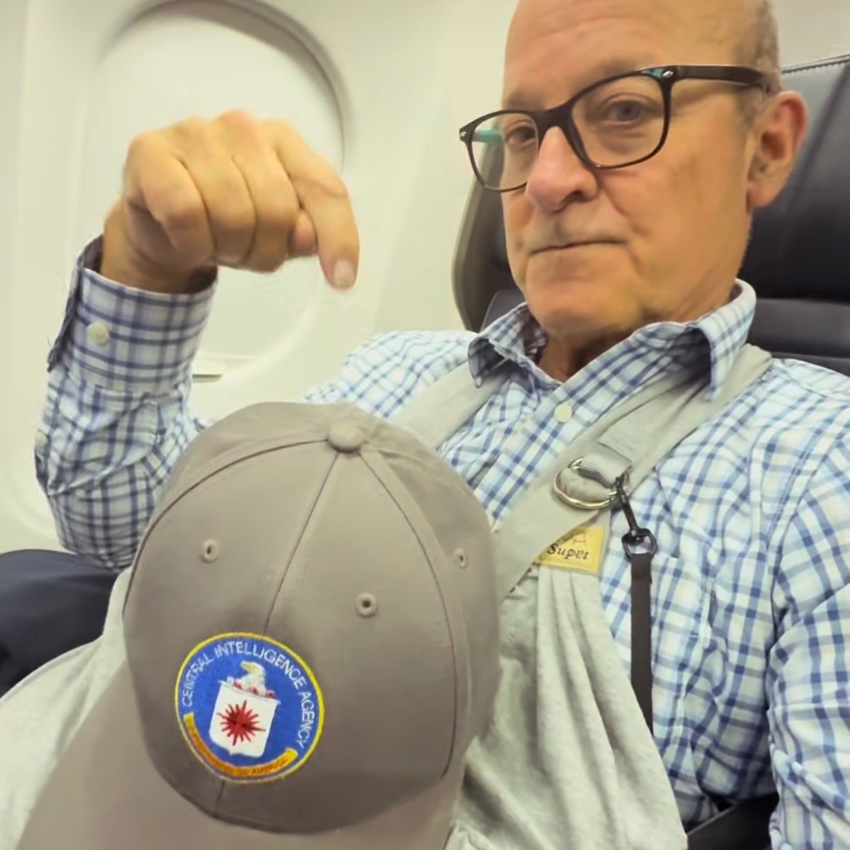 Man Flies United Airways First Class With His 19-12 months-Outdated Canine, Divides Web