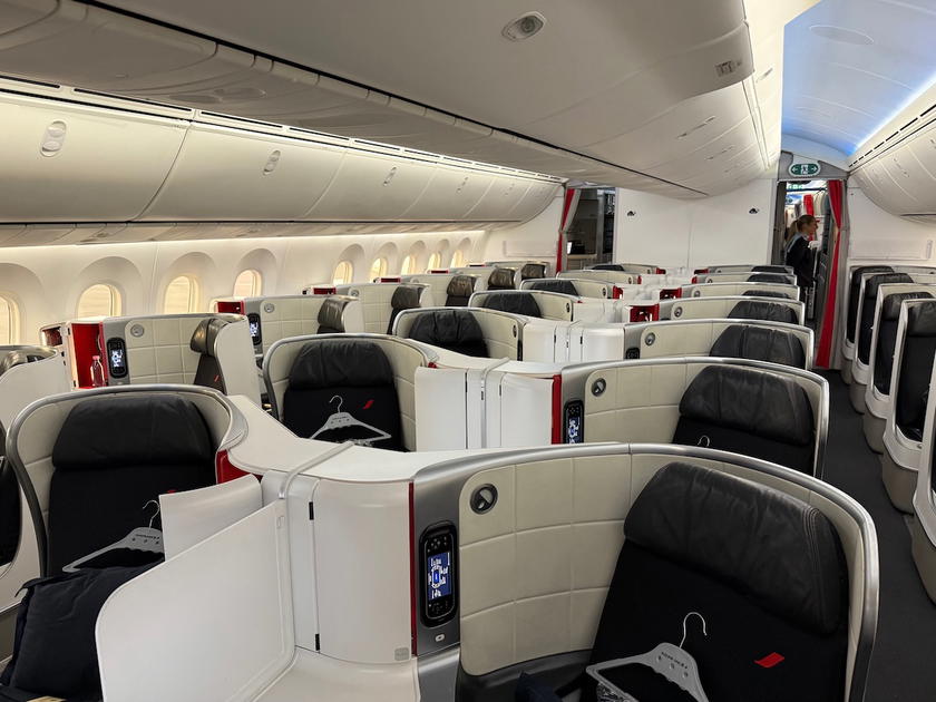 Air France 787 business class cabin seats