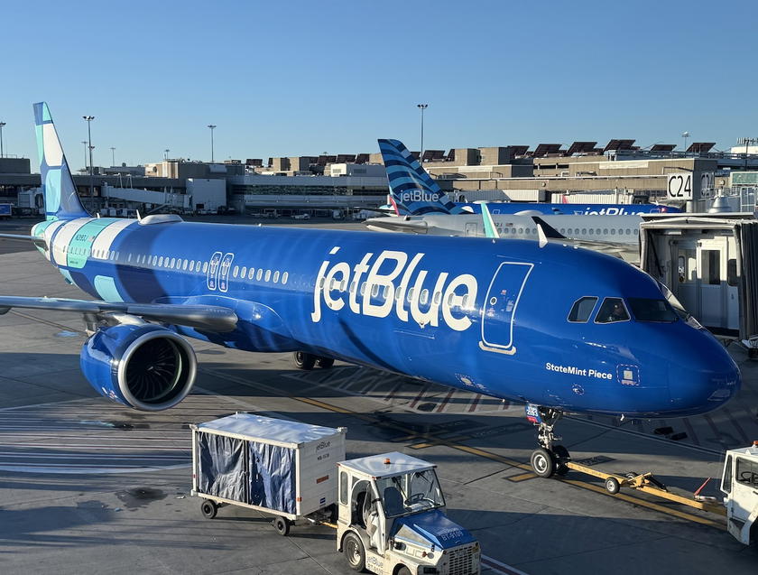 JetBlue Airbus A321 painted in the airline's new livery