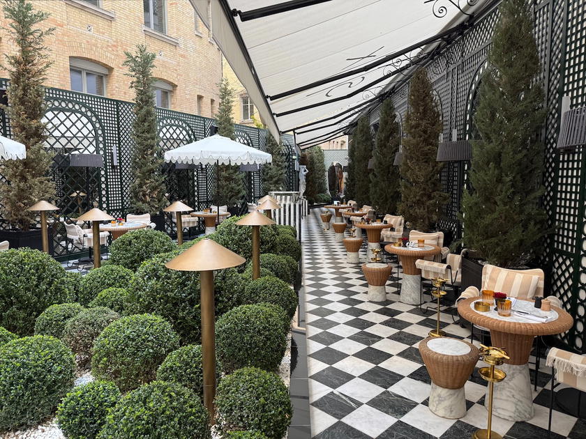 Interior of SAX Paris, a Hilton LXR property that can be booked with Hilton Aspire card benefits