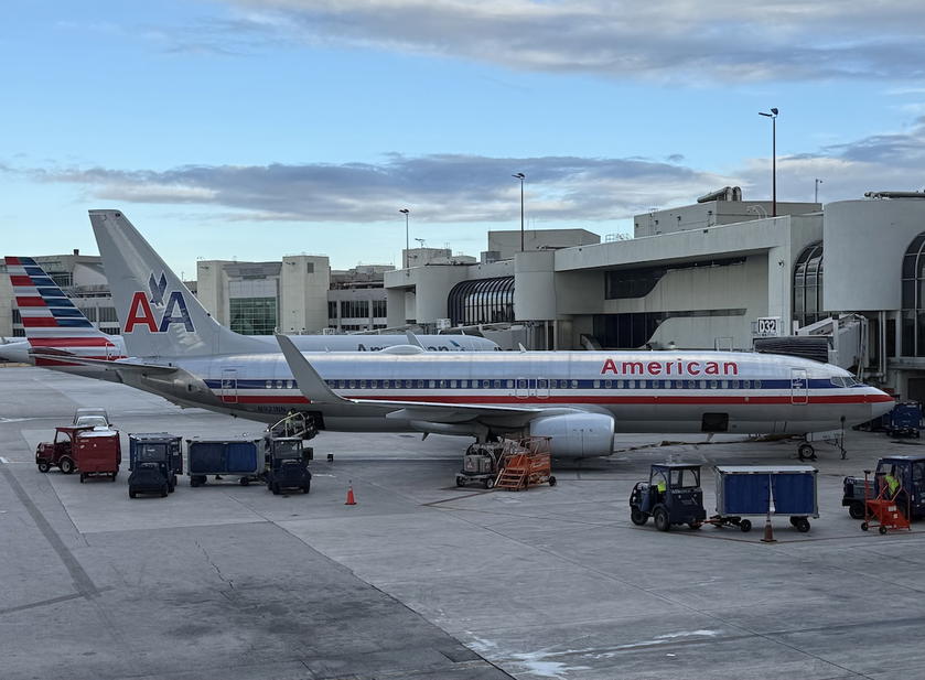 American Airlines Boeing 737 painted in a retro livery