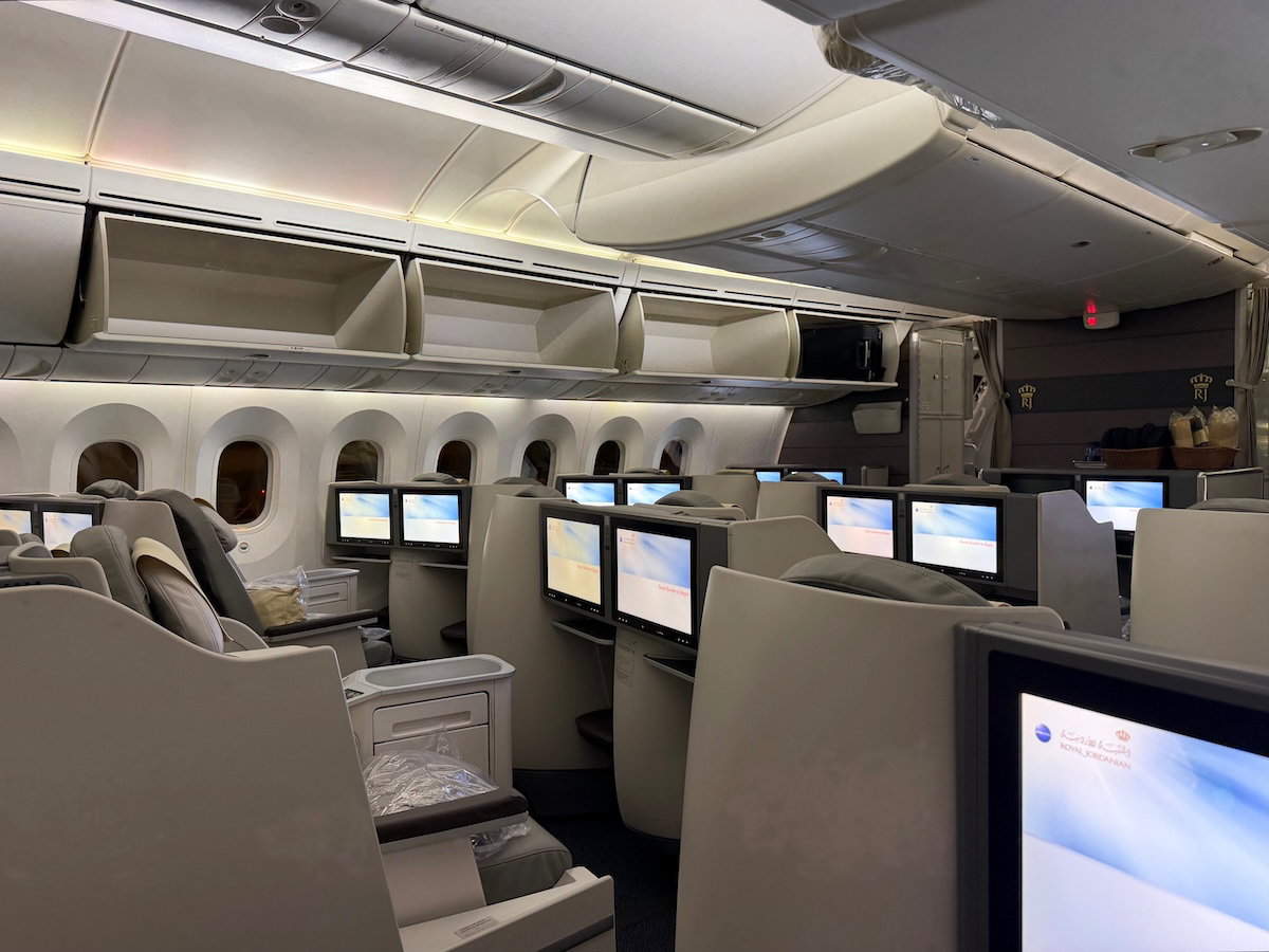 Review: Royal Jordanian Business Class Boeing 787 (BKK-AMM)