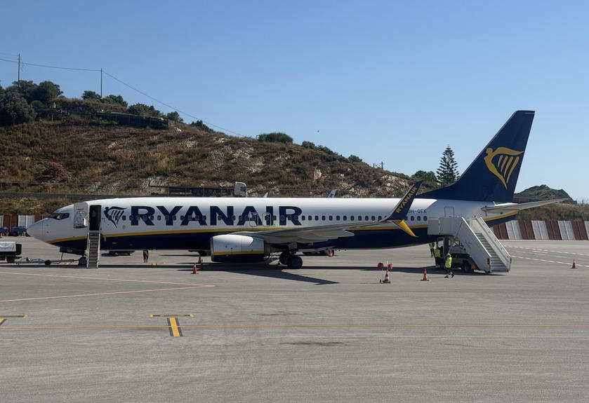 Ryanair Boeing 737-800 in blue and yellow livery, an airline that says it won't offer inflight Wi-Fi