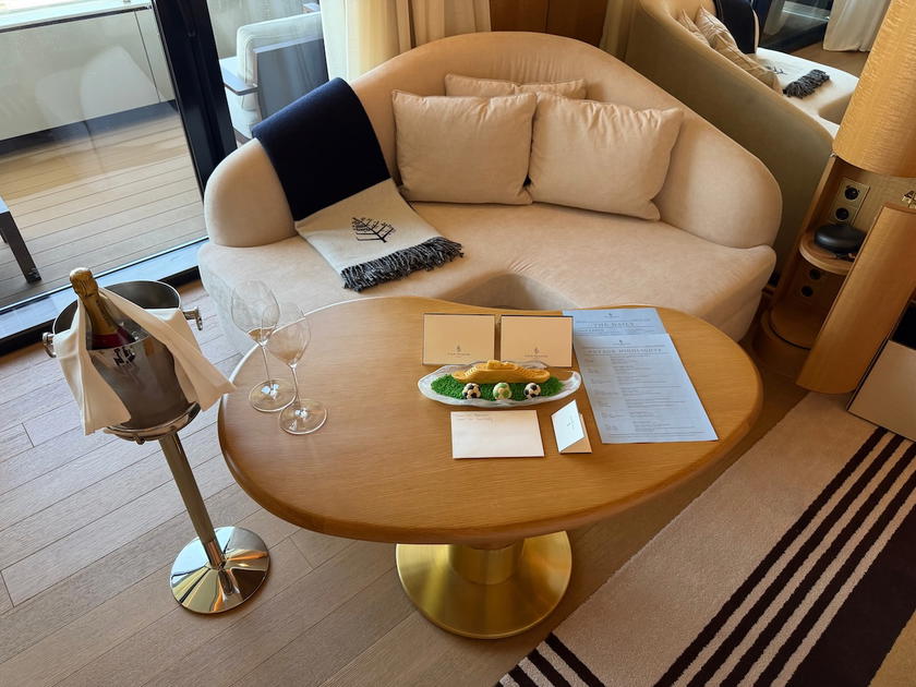 Glass display detail along the wall of a Four Seasons Yachts suite